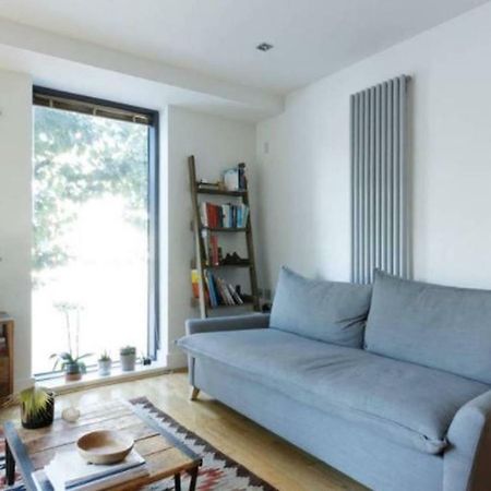לונדון Peaceful Modern 2 Bedroom Flat With Water Views מראה חיצוני תמונה