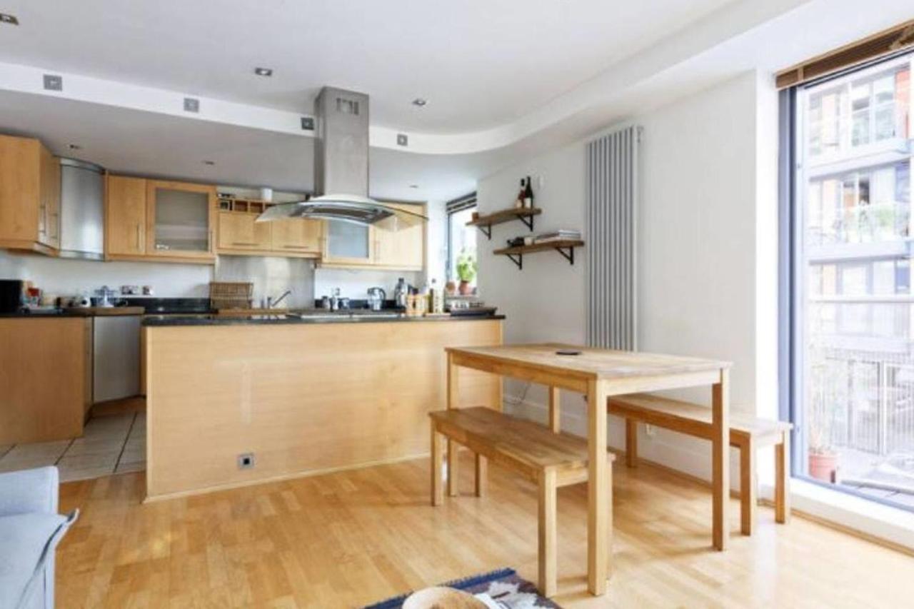 לונדון Peaceful Modern 2 Bedroom Flat With Water Views מראה חיצוני תמונה