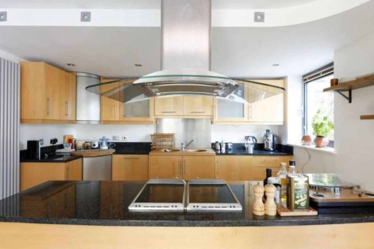 לונדון Peaceful Modern 2 Bedroom Flat With Water Views מראה חיצוני תמונה