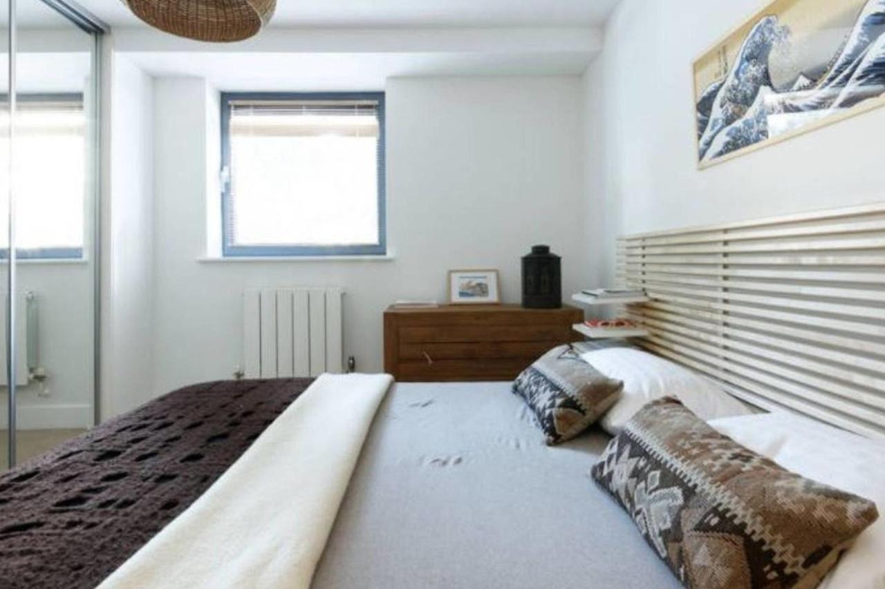 לונדון Peaceful Modern 2 Bedroom Flat With Water Views מראה חיצוני תמונה