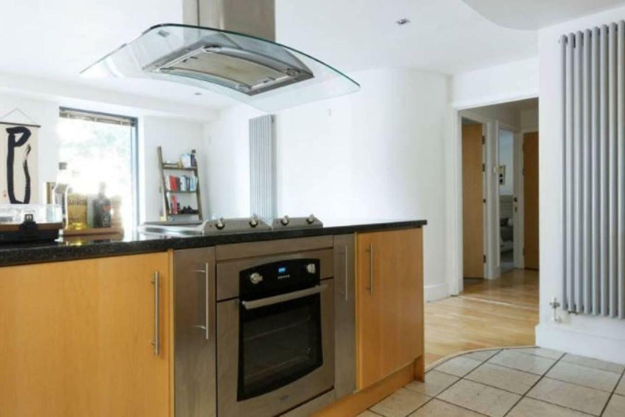 לונדון Peaceful Modern 2 Bedroom Flat With Water Views מראה חיצוני תמונה