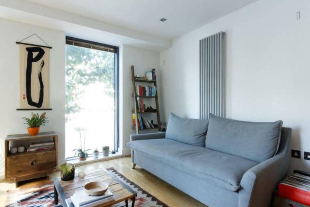לונדון Peaceful Modern 2 Bedroom Flat With Water Views מראה חיצוני תמונה